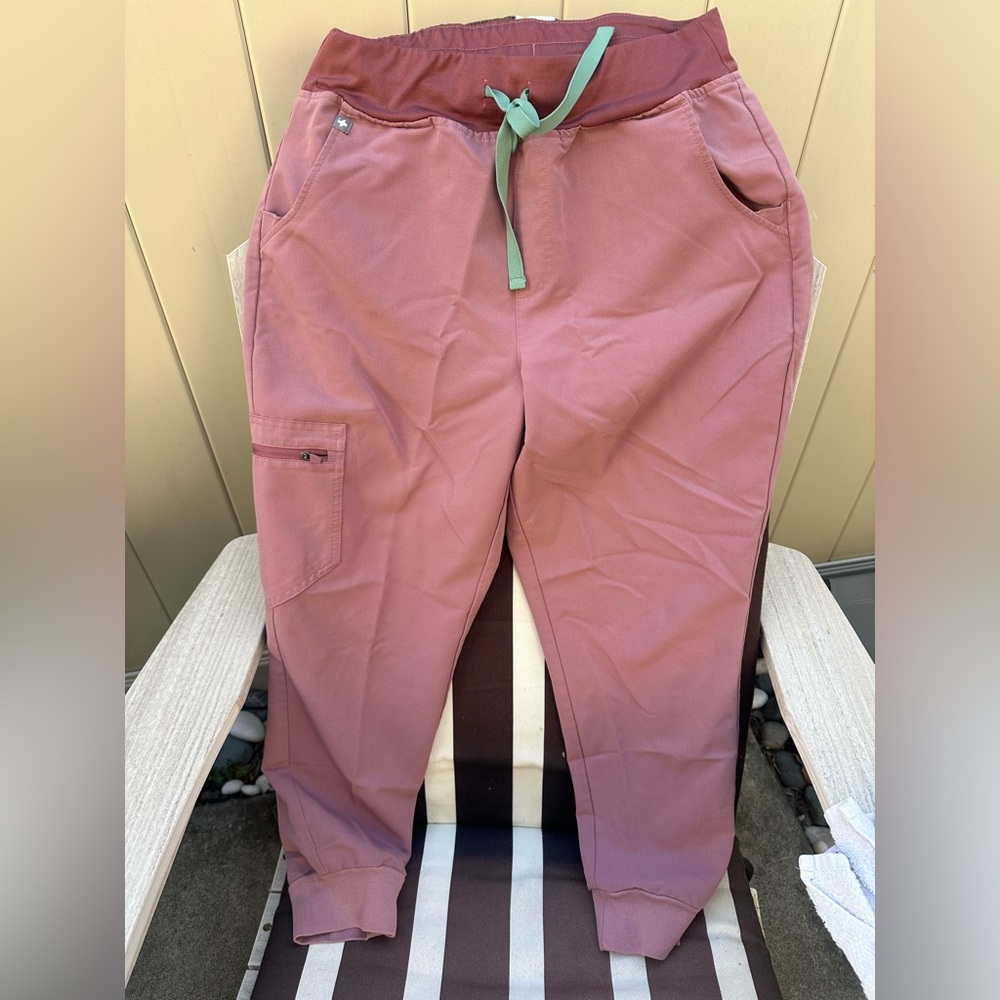 Figs Women’s Pink Scrubs SZ Med/Petite